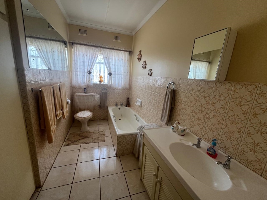 4 Bedroom Property for Sale in Odendaalsrus Free State